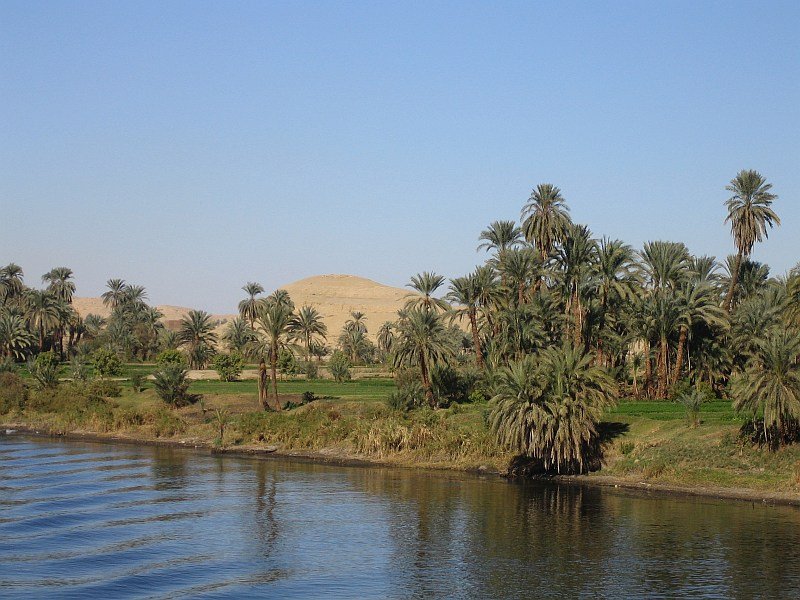 Paisaje del río Nilo durante la navegación